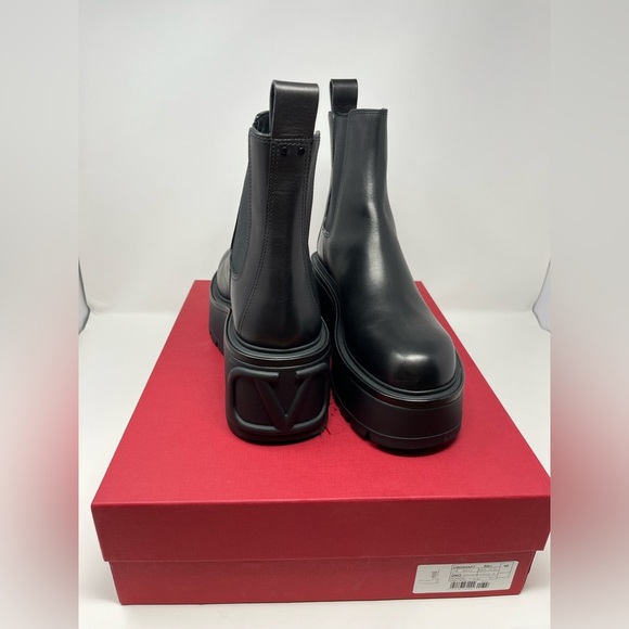 Valentino Garavani Uniqueform Platform Vlogo Chelsea Bootie Black EU 40 US 10 - Picture 9 of 9